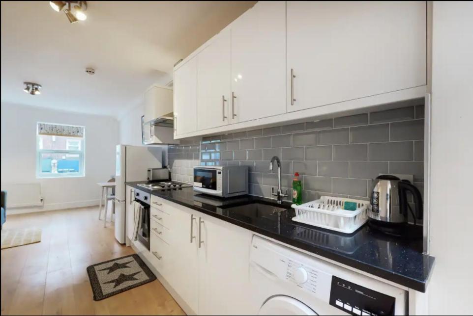 런던 New Spacious 1 Bed Studio Flat In Aldgate 아파트 외부 사진